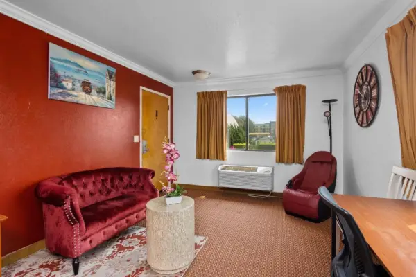 Americana Inn Motel 4